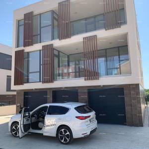 Prodaja dvoetažnog stana s parkirnim mjestom i vrtom, Rovinj! B1/B