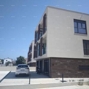 Prodaja dvoetažnog stana s parkirnim mjestom i vrtom, Rovinj! B1/B