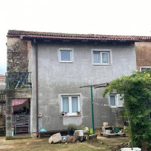 Prodaja dvojne kuće sa pomoćnim objektom (manja kuća) i zemljištem, Pula!