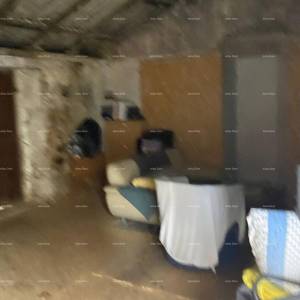 Prodaja dvojne kuće sa pomoćnim objektom (manja kuća) i zemljištem, Pula!