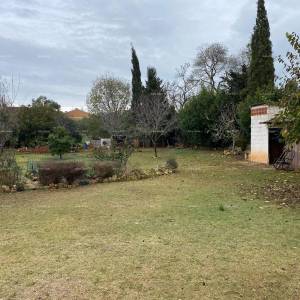 Prodaja dvojne kuće sa pomoćnim objektom (manja kuća) i zemljištem, Pula!