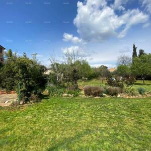 Prodaja dvojne kuće sa pomoćnim objektom (manja kuća) i zemljištem, Pula!