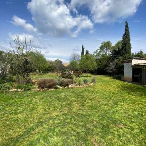 Prodaja dvojne kuće sa pomoćnim objektom (manja kuća) i zemljištem, Pula!