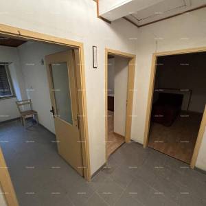 Prodaja- kamena istarska kuća s građevinskim zemljištem, u manjem mjestu, blizina Buzeta!