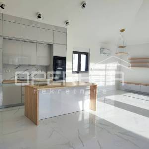 Novogradnja - Moderna kuća s bazenom i velikim vrtom, Bokanjac, Zadar
