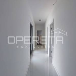 Novogradnja - Moderna kuća s bazenom i velikim vrtom, Bokanjac, Zadar
