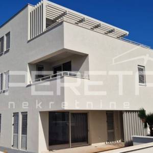 Novogradnja – luksuzna kuća s bazenom, 239 m2, Mletak – Privlaka, Zadar