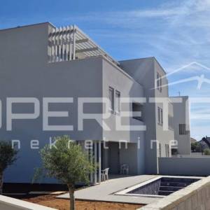 Novogradnja – luksuzna kuća s bazenom, 239 m2, Mletak – Privlaka, Zadar