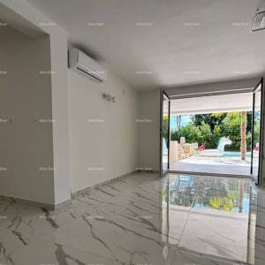 Prodaja- kuća s dvije odvojene stambene jedinice i privatnim bazenom, Umag!