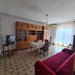 Prodaja kuće s dvije stambene jedinice, pomoćnim objektom i garažom, Ližnjan!