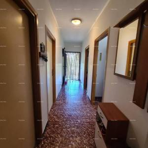 Prodaja kuće s dvije stambene jedinice, pomoćnim objektom i garažom, Ližnjan!