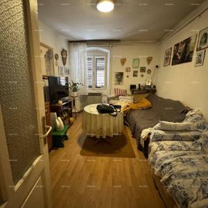 Prodaja kuće sa dvorištem u nepodrednoj blizini centra, Buje!