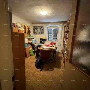 Prodaja kuće sa dvorištem u nepodrednoj blizini centra, Buje!