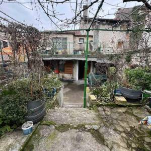 Prodaja kuće sa dvorištem u nepodrednoj blizini centra, Buje!