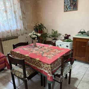 Prodaja kuće sa dvorištem u nepodrednoj blizini centra, Buje!