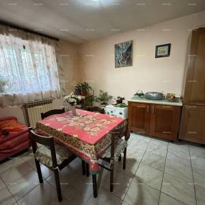 Prodaja kuće sa dvorištem u nepodrednoj blizini centra, Buje!