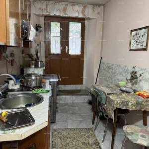 Prodaja kuće sa dvorištem u nepodrednoj blizini centra, Buje!