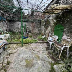 Prodaja kuće sa dvorištem u nepodrednoj blizini centra, Buje!