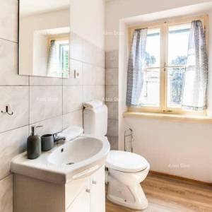 Prodaja lijepo uređene, renovirane istarske kuće s šternom, Marčana!