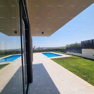 Prodaja luksuznog, dvoetažnog stana s bazenom, Tar! S2