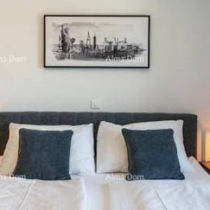 Prodaja luksuznog stana sa dvije etaže, prvi red do mora, Pješčana uvala!