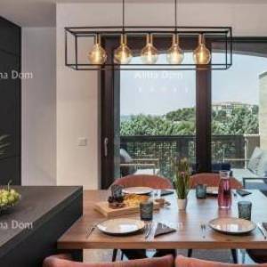 Prodaja luksuznog stana sa dvije etaže, prvi red do mora, Pješčana uvala!