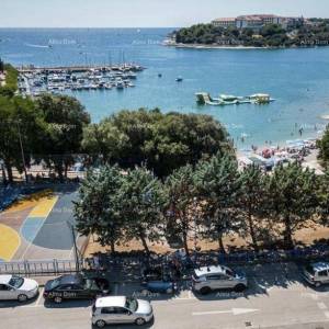 Prodaja luksuznog stana sa dvije etaže, prvi red do mora, Pješčana uvala!