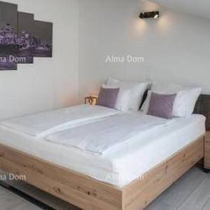 Prodaja luksuznog stana sa dvije etaže, prvi red do mora, Pješčana uvala!