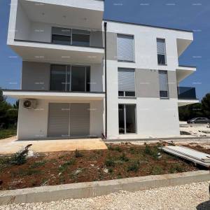 Prodaja luksuznog stana s parkirnim mjestom i pogledom na more, Ližnjan!