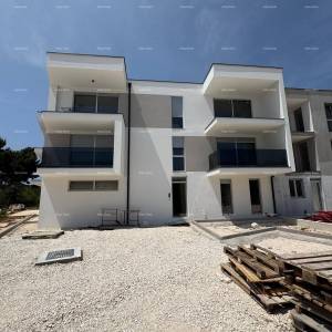 Prodaja luksuznog stana s parkirnim mjestom i pogledom na more, Ližnjan!