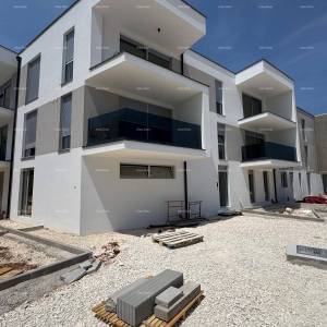 Prodaja luksuznog stana s parkirnim mjestom i pogledom na more, Ližnjan!