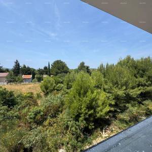 Prodaja luksuznog stana s parkirnim mjestom i pogledom na more, Ližnjan!