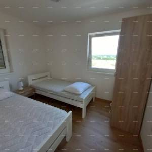 Prodaja namještenog stana s parkirnim mjestom na odličnoj lokaciji, Fažana!