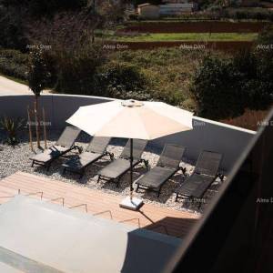 Prodaja novoizgrađene, moderne katnice sa bazenom u neposrednoj blizini mora, Pomer!