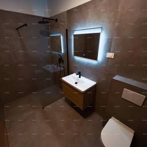 Prodaja novoizgrađene, moderne katnice sa bazenom u neposrednoj blizini mora, Pomer!