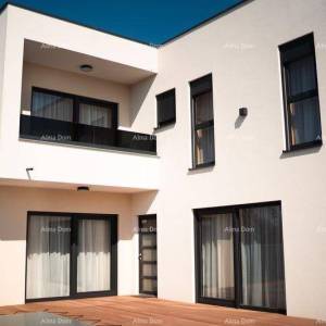 Prodaja novoizgrađene, moderne katnice sa bazenom u neposrednoj blizini mora, Pomer!