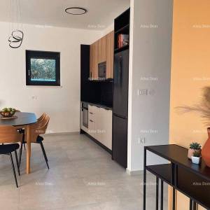 Prodaja novoizgrađene, moderne katnice sa bazenom u neposrednoj blizini mora, Pomer!