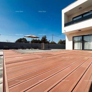 Prodaja novoizgrađene, moderne katnice sa bazenom u neposrednoj blizini mora, Pomer!