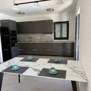 Prodaja novoizgrađene, moderno opremljene kuće sa bazenom, Rakalj!