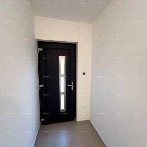 Prodaja novoizgrađene, moderno opremljene kuće sa bazenom, Rakalj!