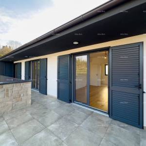 Prodaja novoizgrađene, moderno opremljene kuće sa bazenom, Rakalj!