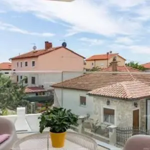 Prodaja Prekrasne vile sa bazenom, jaccuzzi-jem i pogledom na more, Fažana!