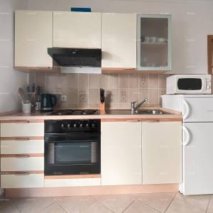 Prodaja prekrasne vile sa 6 apartmana na jednoj od najboljih lokacija u Supetaru, otok Brač!