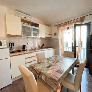 Prodaja prekrasne vile sa 6 apartmana na jednoj od najboljih lokacija u Supetaru, otok Brač!