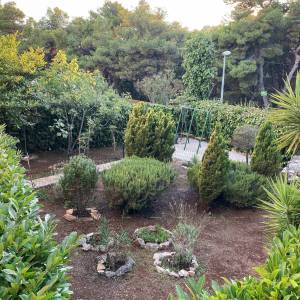 Prodaja prekrasne vile sa 6 apartmana na jednoj od najboljih lokacija u Supetaru, otok Brač!