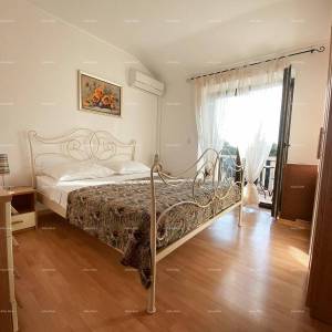 Prodaja prekrasne vile sa 6 apartmana na jednoj od najboljih lokacija u Supetaru, otok Brač!