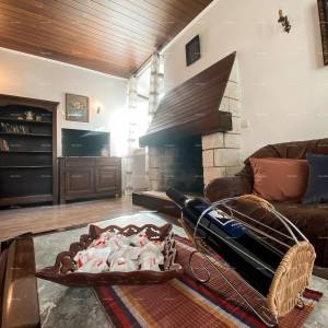 Prodaja prekrasne vile sa 6 apartmana na jednoj od najboljih lokacija u Supetaru, otok Brač!