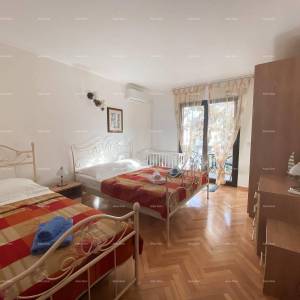 Prodaja prekrasne vile sa 6 apartmana na jednoj od najboljih lokacija u Supetaru, otok Brač!