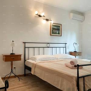 Prodaja prekrasne vile sa 6 apartmana na jednoj od najboljih lokacija u Supetaru, otok Brač!