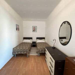 Prodaja prekrasne vile sa 6 apartmana na jednoj od najboljih lokacija u Supetaru, otok Brač!